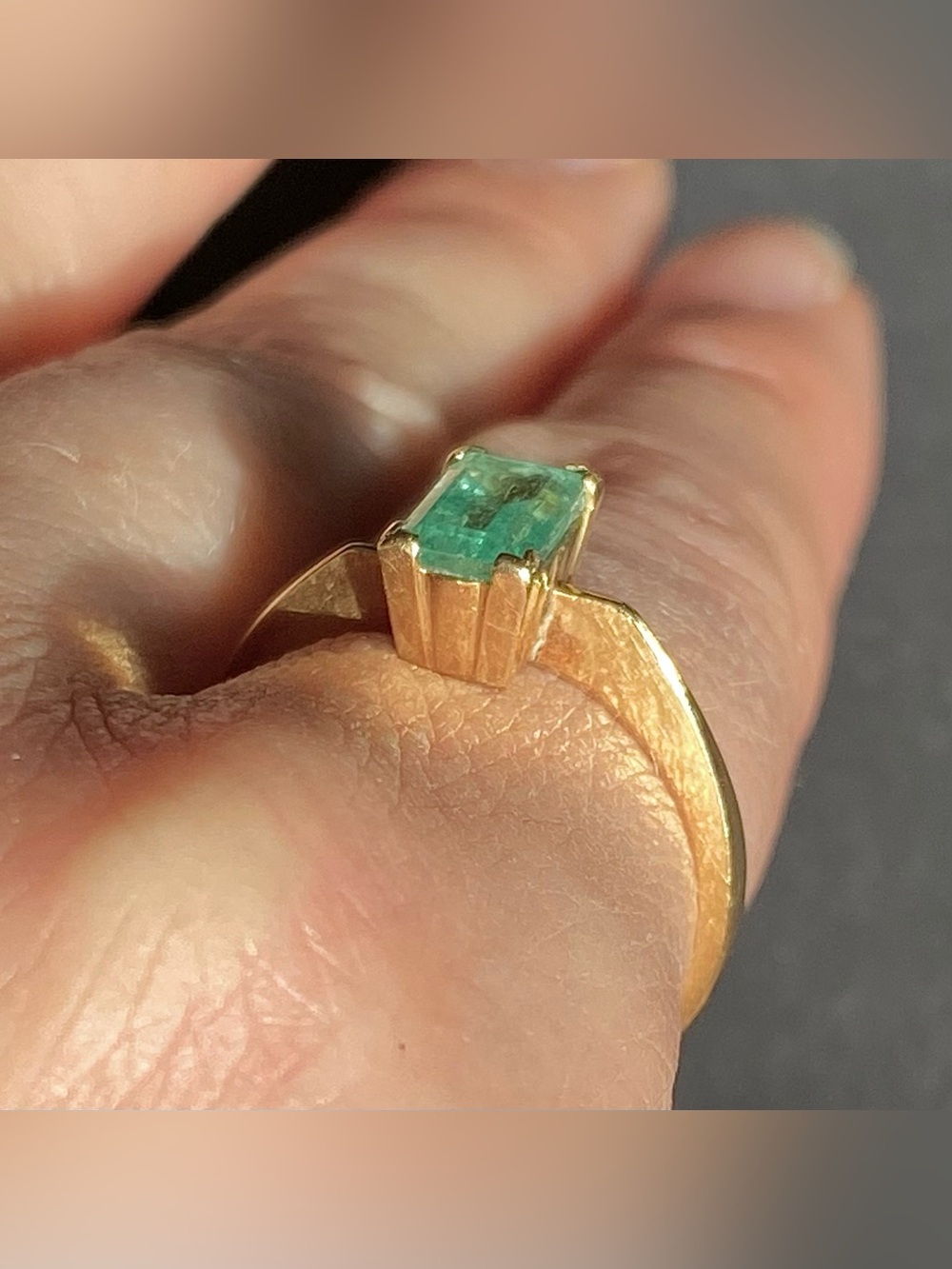 Vintage 14k gold Emerald cut green gemstone ring - Picture 5 of 5